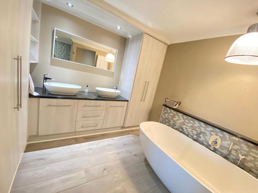Loddey'S Self Catering Apartments - By Beach Collection Strand Exteriér fotografie