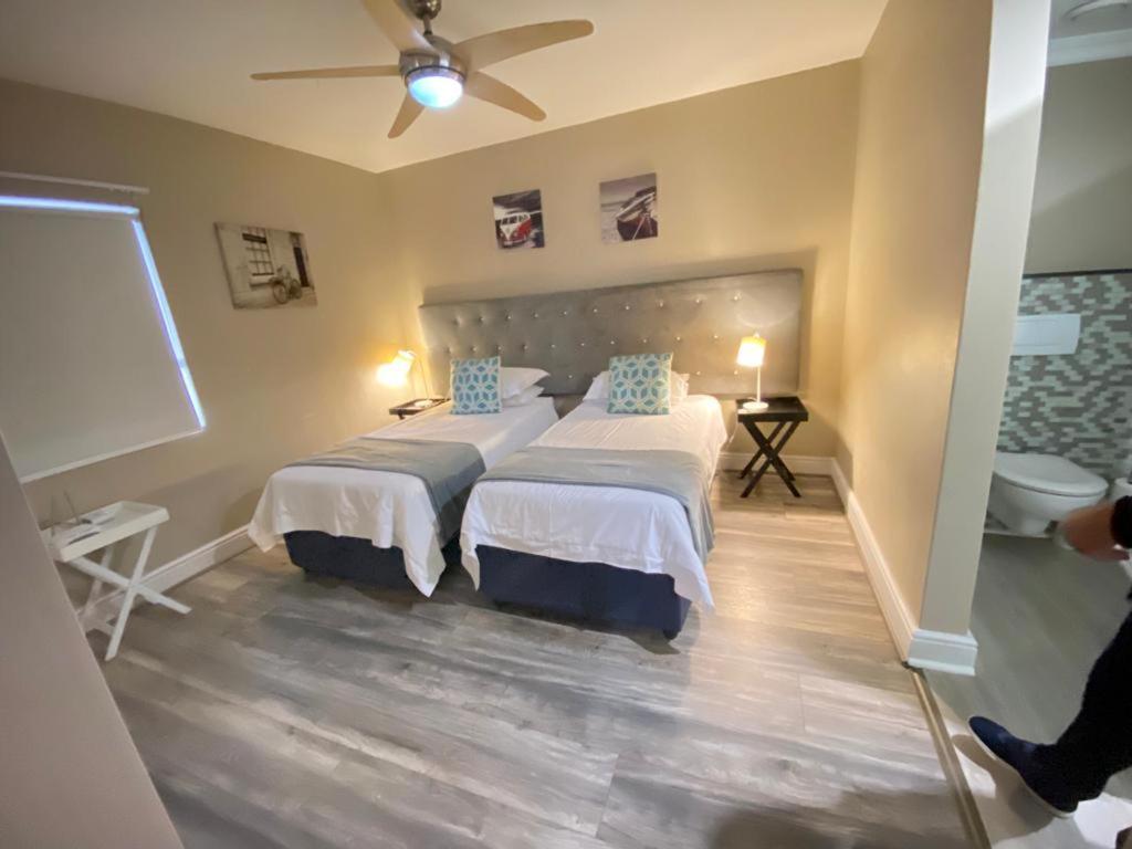 Loddey'S Self Catering Apartments - By Beach Collection Strand Exteriér fotografie